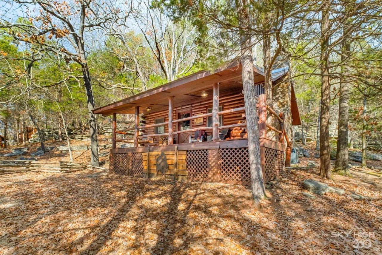 Cherokee One-Bedroom Cottage Spa Bath – Forest View