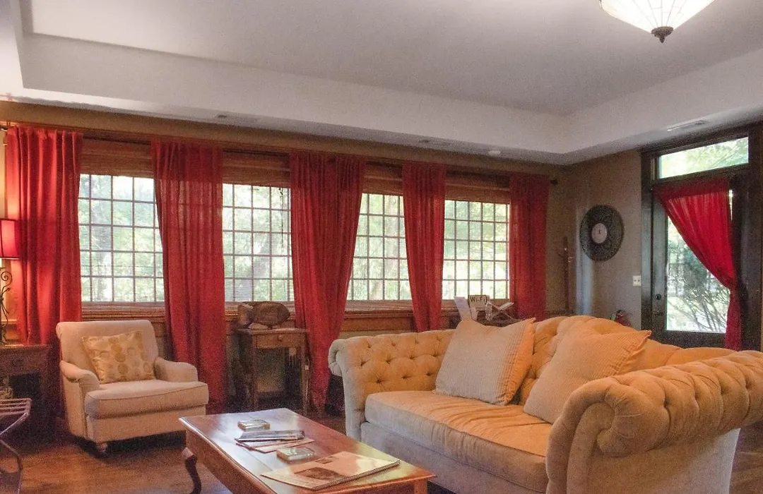 66 Center Street - The Carriage House, Queen Beds, Wifi, Cable Tv, Outdoor Sitting Area, Free On-Site Parking, Spa Tub For 2-1