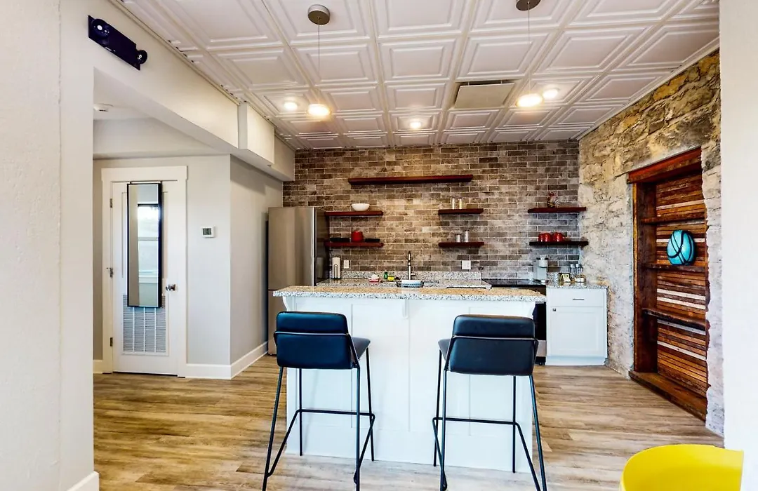 151 Spring - Suite C-1