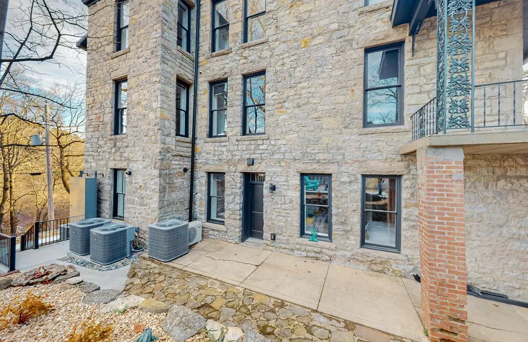 151 Spring - Suite D-1