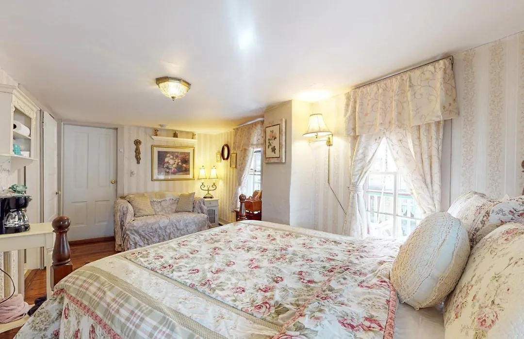 Piedmont House - Four Poster-1
