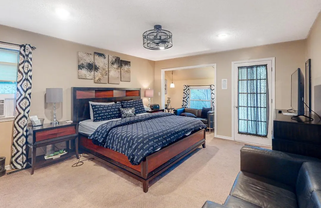 Relax At 19 - King Suite-1