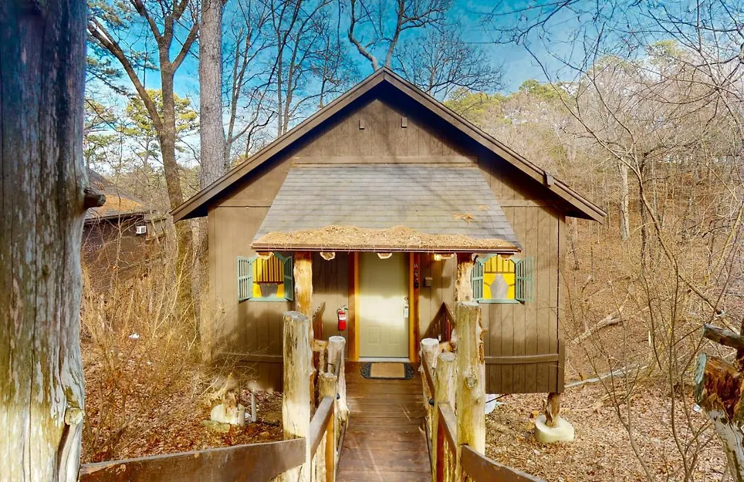 Oak Crest - The Chateau Treehouse 11-1