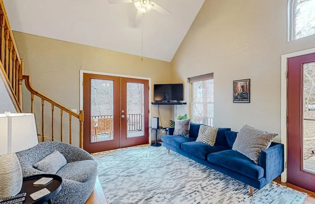 Lakeside Loft-1