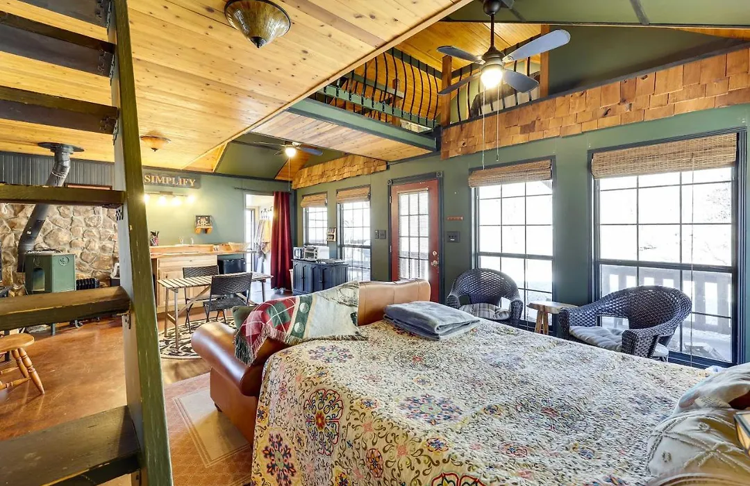 Cute Eureka Springs Vacation Rental With Fire Pit!-1