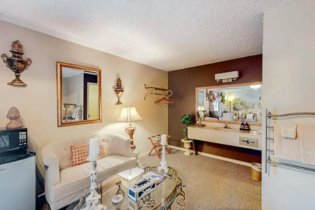Jacuzzi Suite 206 At Tradewinds-1