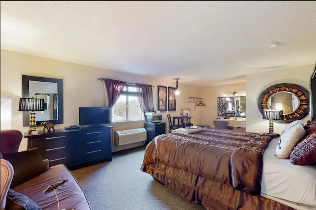 Suite Dreams 101 - Tradewinds-1