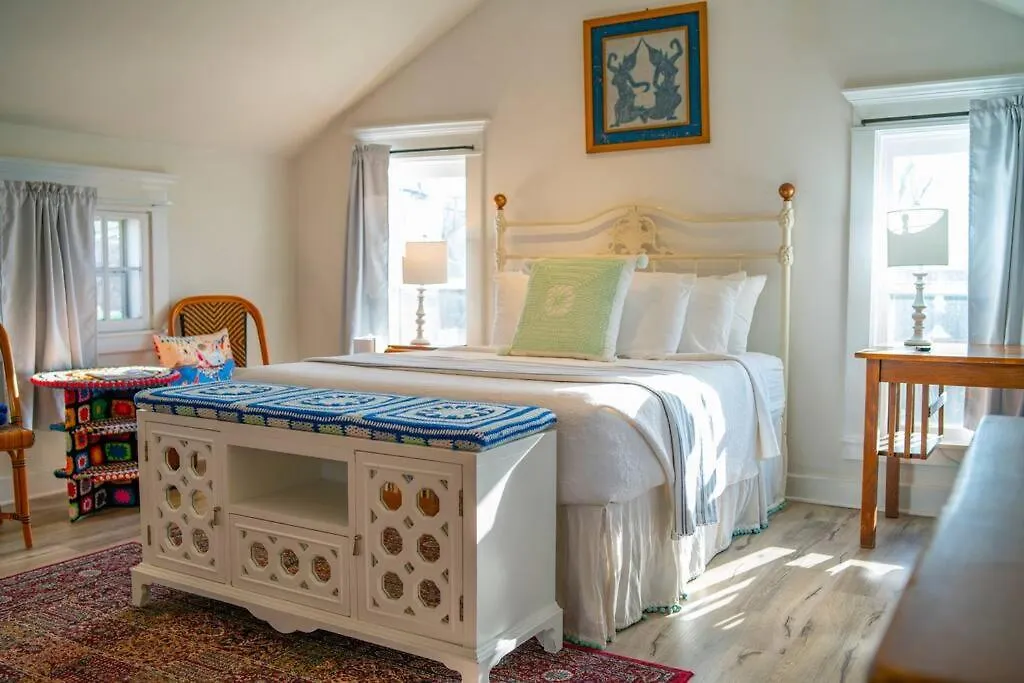 Uppercase Loft - Great Location-1