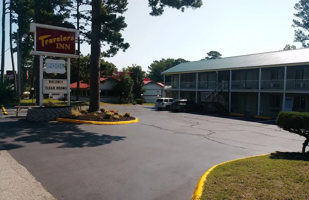 Traveler'S Inn-1