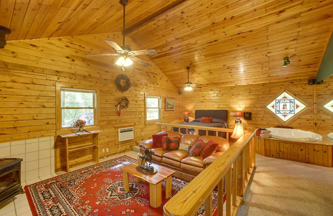 Secluded Studio W/ Deck ~ 8 Miles To Beaver Lake!-1
