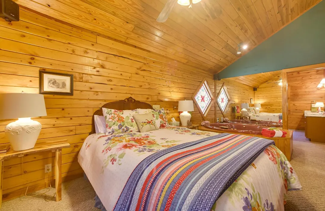 Eureka Springs Studio W/ Deck, Views & Bbq!-1