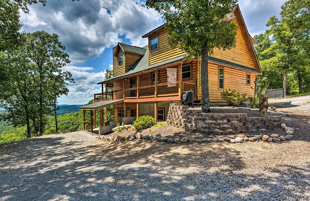 Spacious Log Cabin W/ Fire Pit & Game Room!-1