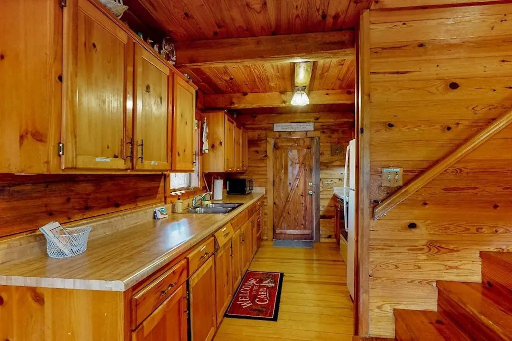 Charlie'S Ol' Fishing Cabin-1