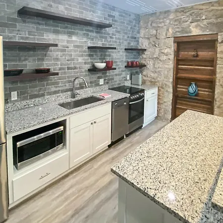 151 Spring - Suite C-3