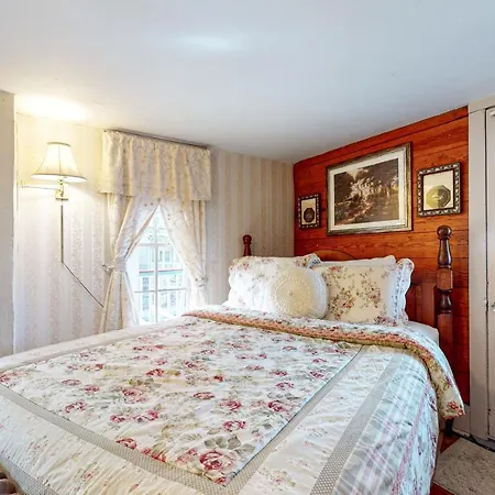 Piedmont House - Four Poster-2
