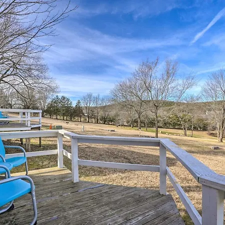 Pet-Friendly Eureka Springs Cabin Near Water Apartment-3