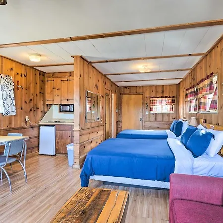 Pet-Friendly Eureka Springs Cabin Near Water Apartment-2