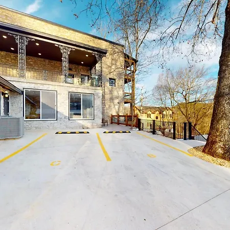151 Spring - Suite B-2