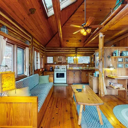 Lake Lucerne - The Perch Cabin #06-3