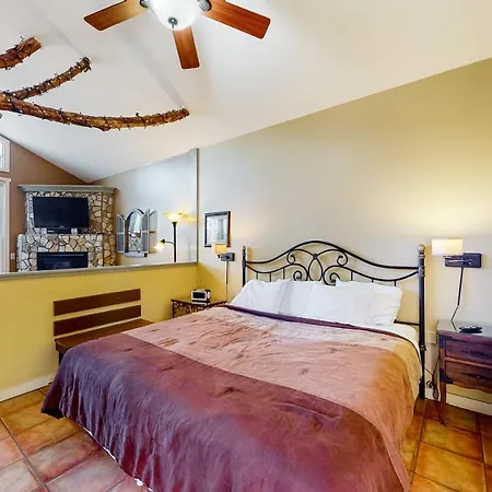 Oak Crest - The Chateau Treehouse 11-3