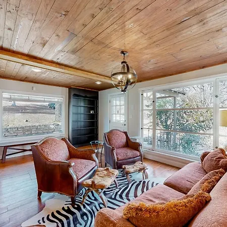 Pine Crest Lodge-2