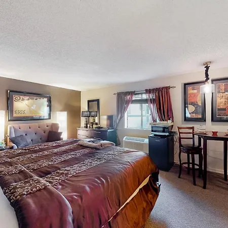 Tradewinds Lodging - Suite Dreams 101-3