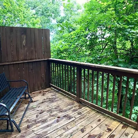 Abbey Chateau Treehouse #10 / Oak Crest Cottages And Treehouses-2
