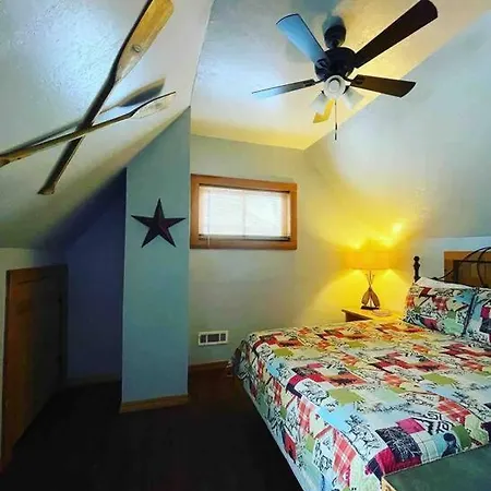 3 Bedroom Log Cabin With Hot Tub At Bear Mountain-2