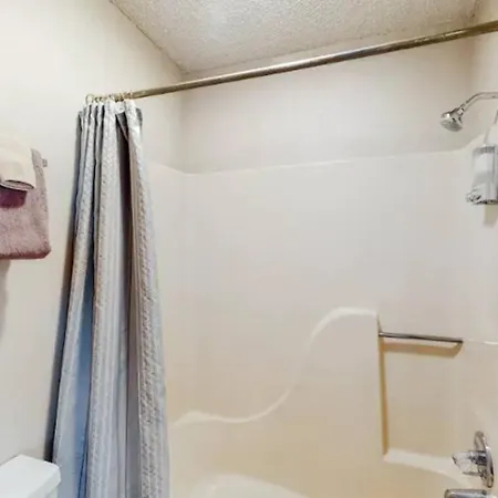 Jacuzzi Suite 206 At Tradewinds-3