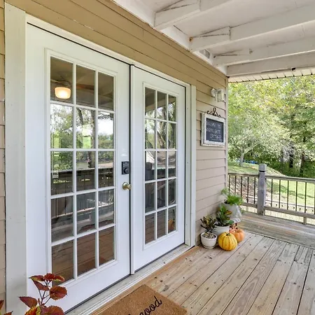 Lakefront Cottage By Little Golden Gate Bridge-3