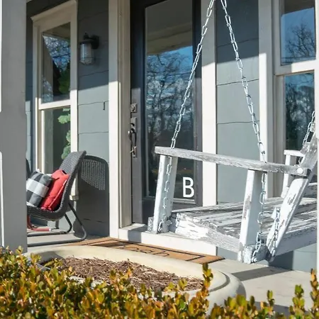Uppercase Loft - Great Location-3