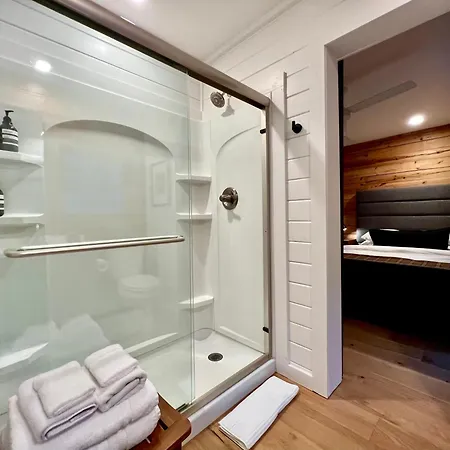 Glass Cabin-3