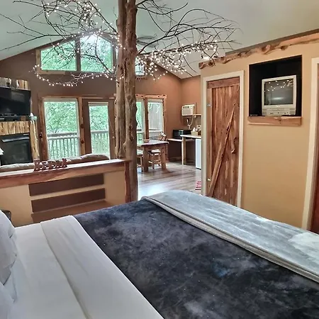 Winery Chateau Treehouse #12/ Oak Crest Cottages And Treehouse-3