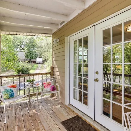 Lakefront Cottage By Little Golden Gate Bridge-2