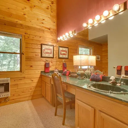 Secluded Studio W/ Deck ~ 8 Miles To Beaver Lake!-3