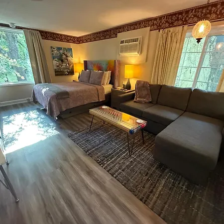 Sherwood Court Cottages & Guest Rooms-3