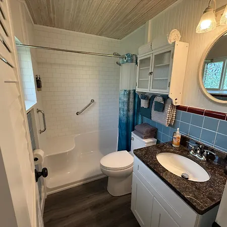 Sherwood Court Cottages & Guest Rooms-2