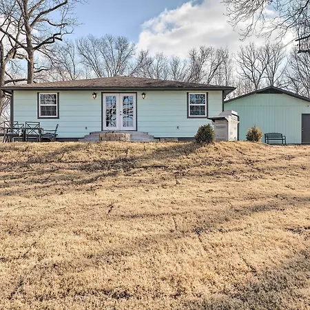Outdoor Family Fun: Large Home By Beaver Lake!-2
